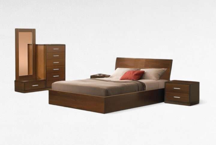 Κρεβατοκάμαρα από ξύλο οξιάς με κομοδίνα, συρταριέρα και καθρέφτη – Έπιπλα Γιαννητσάνης